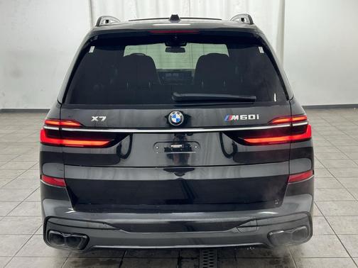 2023 BMW X7 M60i