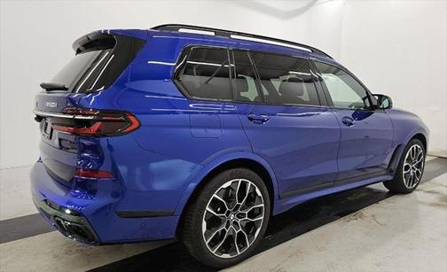 2023 BMW X7 M60i