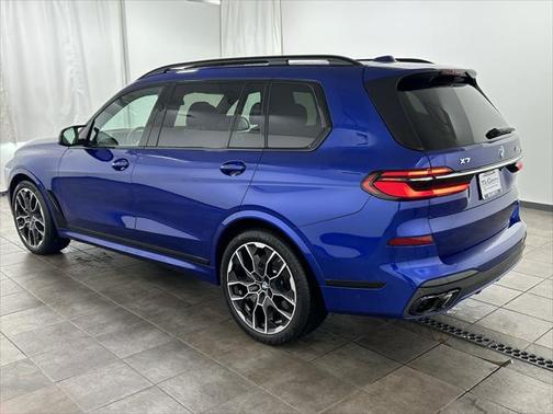 2023 BMW X7 M60i