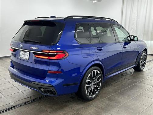 2023 BMW X7 M60i