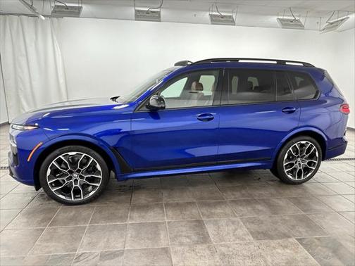 2023 BMW X7 M60i