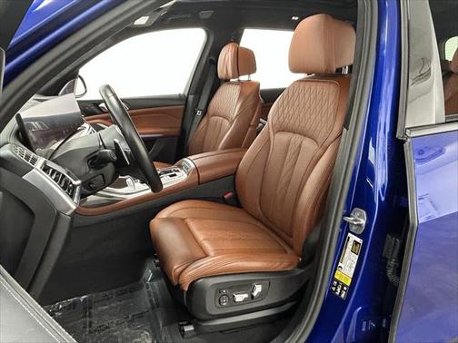 2023 BMW X7 M60i