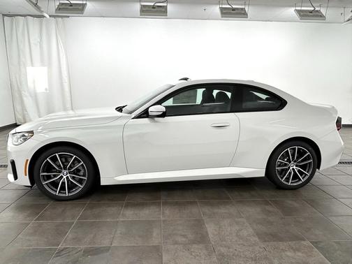 2025 BMW 230 i xDrive