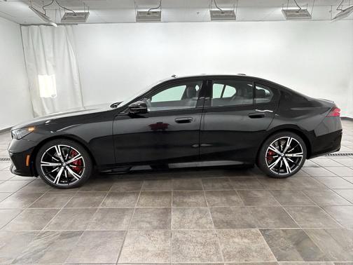 2025 BMW i5 M60