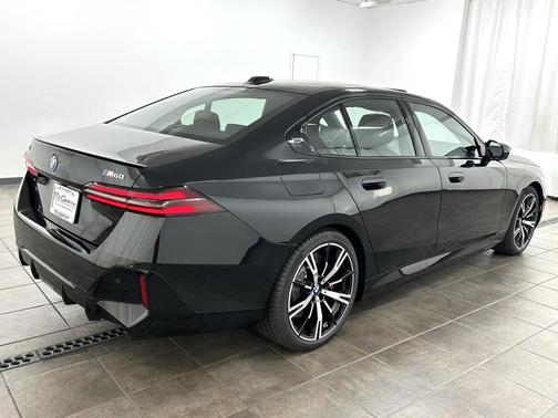2025 BMW i5 M60
