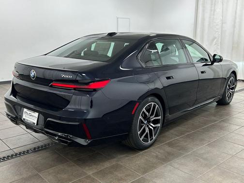 Carbon Black Metallic 2025 BMW 760 xDrive
