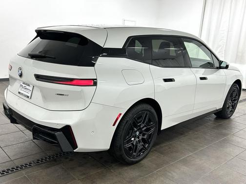 2026 BMW iX xDrive60