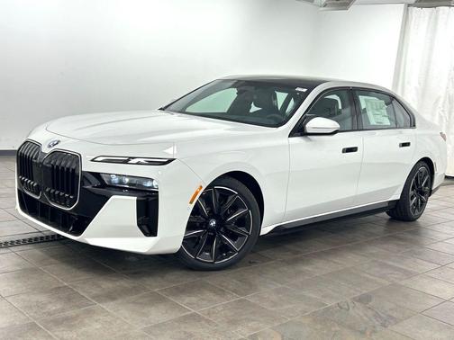 Alpine White 2026 BMW i7 xDrive60