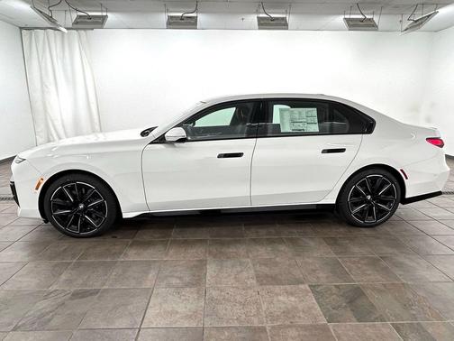 Alpine White 2026 BMW i7 xDrive60