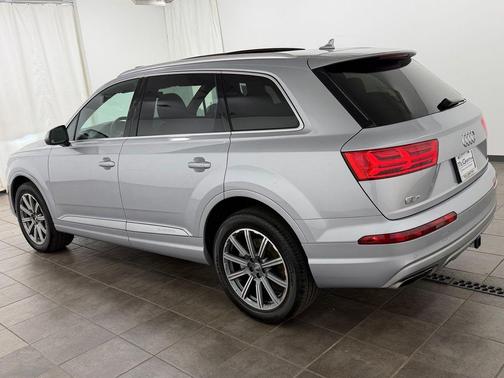 Florett Silver Metallic 2019 Audi Q7 55 Premium Plus
