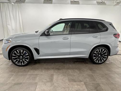 2025 BMW X5 M60i
