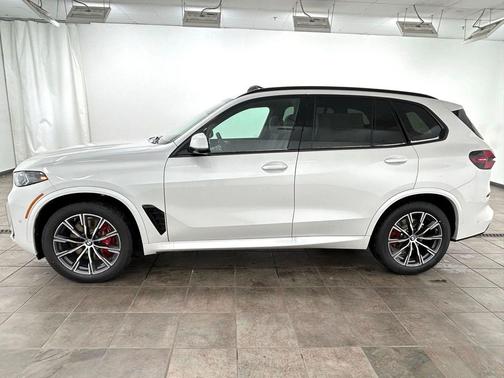 Mineral White Metallic 2026 BMW X5 xDrive40i