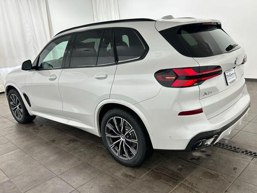 Mineral White Metallic 2026 BMW X5 xDrive40i