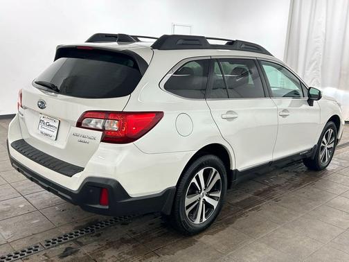 Crystal Black Silica 2018 Subaru Outback 3.6R Limited