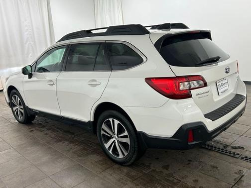 Crystal Black Silica 2018 Subaru Outback 3.6R Limited