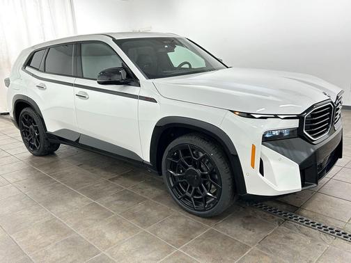 Mineral White Metallic 2026 BMW XM Label