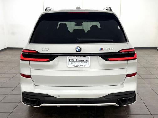 Mineral White Metallic 2026 BMW X7 M60i