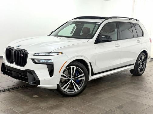 Mineral White Metallic 2026 BMW X7 M60i