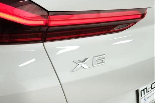 Mineral White Metallic 2023 BMW X6 xDrive40i