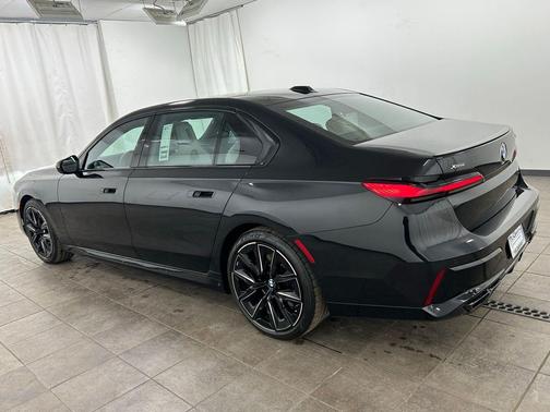 Black Sapphire Metallic 2023 BMW 760 i xDrive