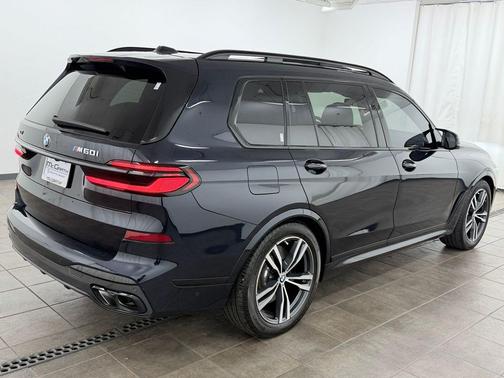 Carbon Black Metallic 2024 BMW X7 M60i