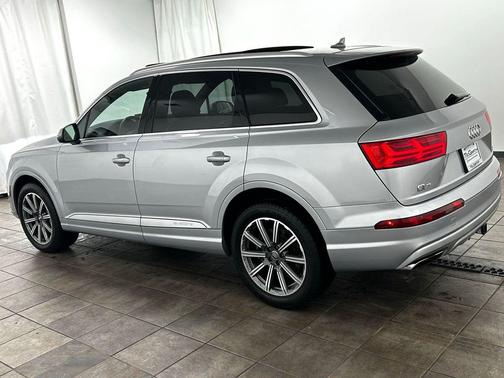 Florett Silver Metallic 2017 Audi Q7 3.0T Prestige