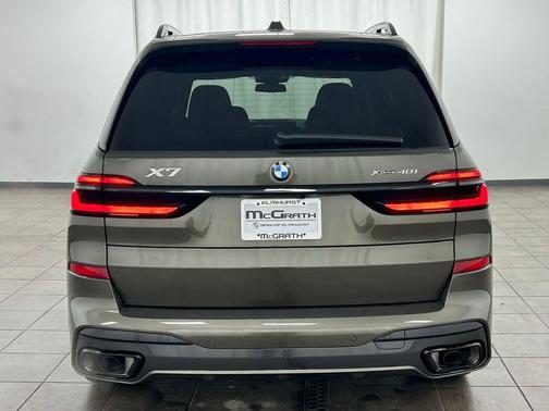 Manhattan Green Metallic 2026 BMW X7 xDrive40i