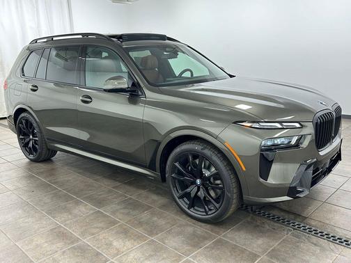 Manhattan Green Metallic 2026 BMW X7 xDrive40i