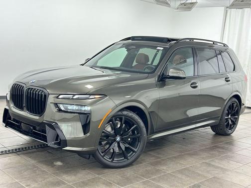 Manhattan Green Metallic 2026 BMW X7 xDrive40i