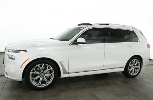 Alpine White 2024 BMW X7 xDrive40i