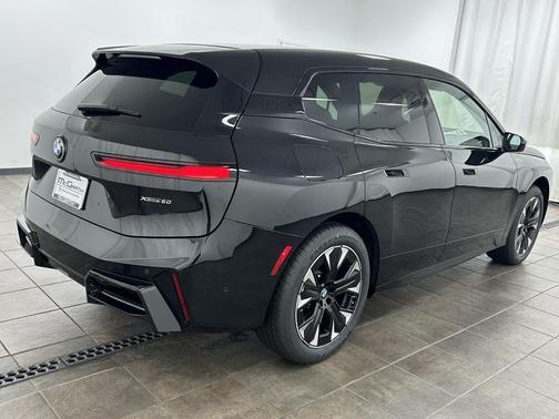 2026 BMW iX xDrive60