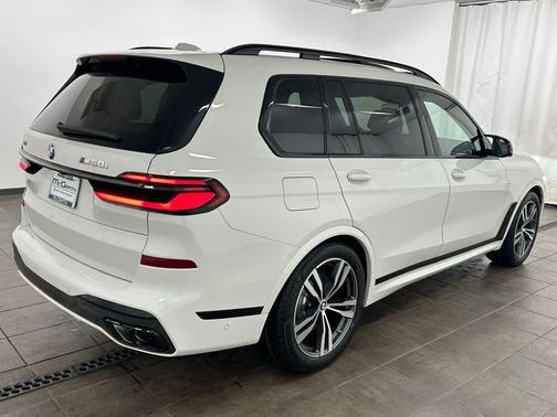 Alpine White 2026 BMW X7 M60i