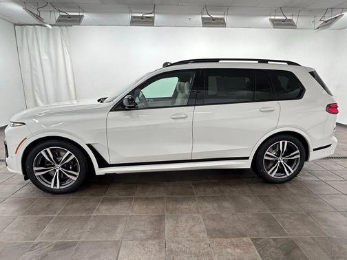 Alpine White 2026 BMW X7 M60i
