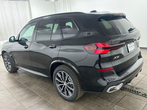 Black Sapphire Metallic 2026 BMW X5 PHEV xDrive50e