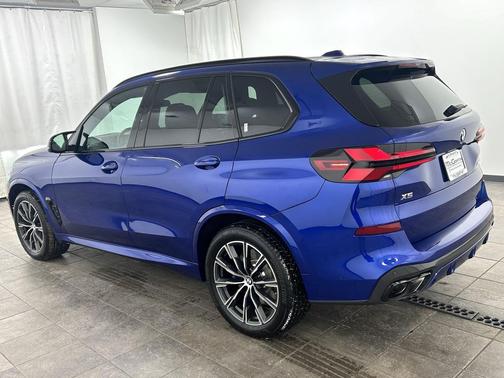 2025 BMW X5 M60i