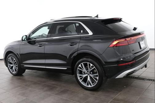 Mythos Black Metallic 2025 Audi Q8 55 Premium Plus