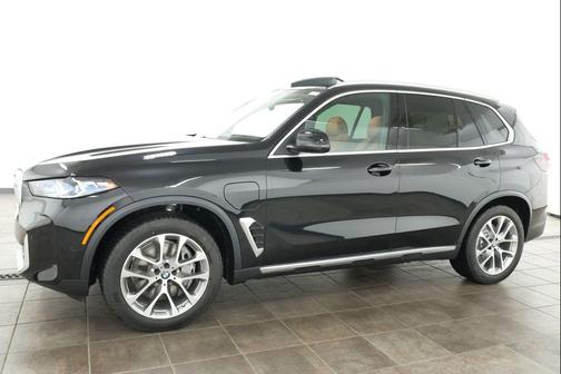 Black Sapphire Metallic 2026 BMW X5 PHEV xDrive50e
