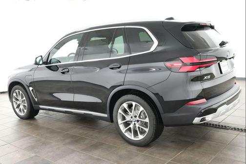 Black Sapphire Metallic 2026 BMW X5 PHEV xDrive50e