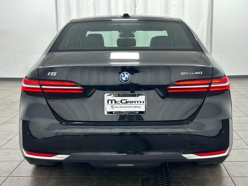 Black Sapphire Metallic 2024 BMW i5 eDrive40