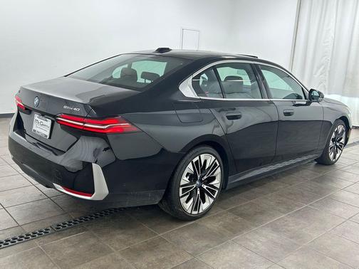 Black Sapphire Metallic 2024 BMW i5 eDrive40