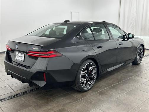 2025 BMW i5 M60