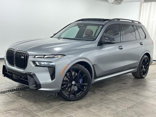 2023 BMW X7 M60i