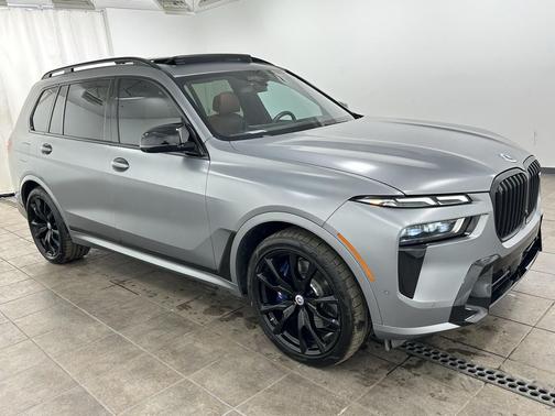 2023 BMW X7 M60i