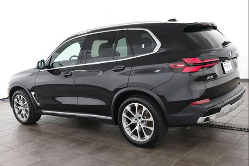 Black Sapphire Metallic 2024 BMW X5 xDrive40i