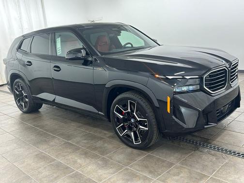 Black Sapphire Metallic 2025 BMW XM Base