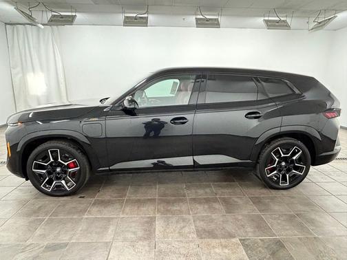 Black Sapphire Metallic 2025 BMW XM Base