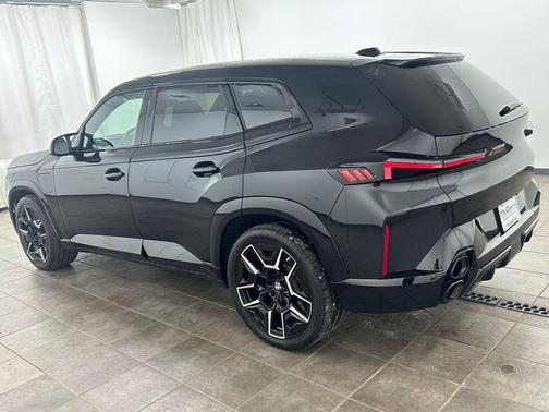 Black Sapphire Metallic 2025 BMW XM Base