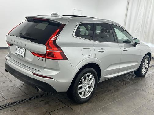 2021 Volvo XC60 T5 Momentum