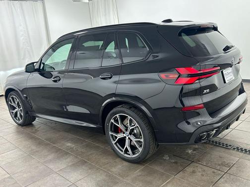 Black Sapphire Metallic 2026 BMW X5 M60i