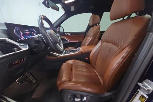 2023 BMW X7 M60i